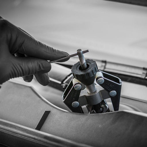 GT Tools Windshield Wiper Puller detail