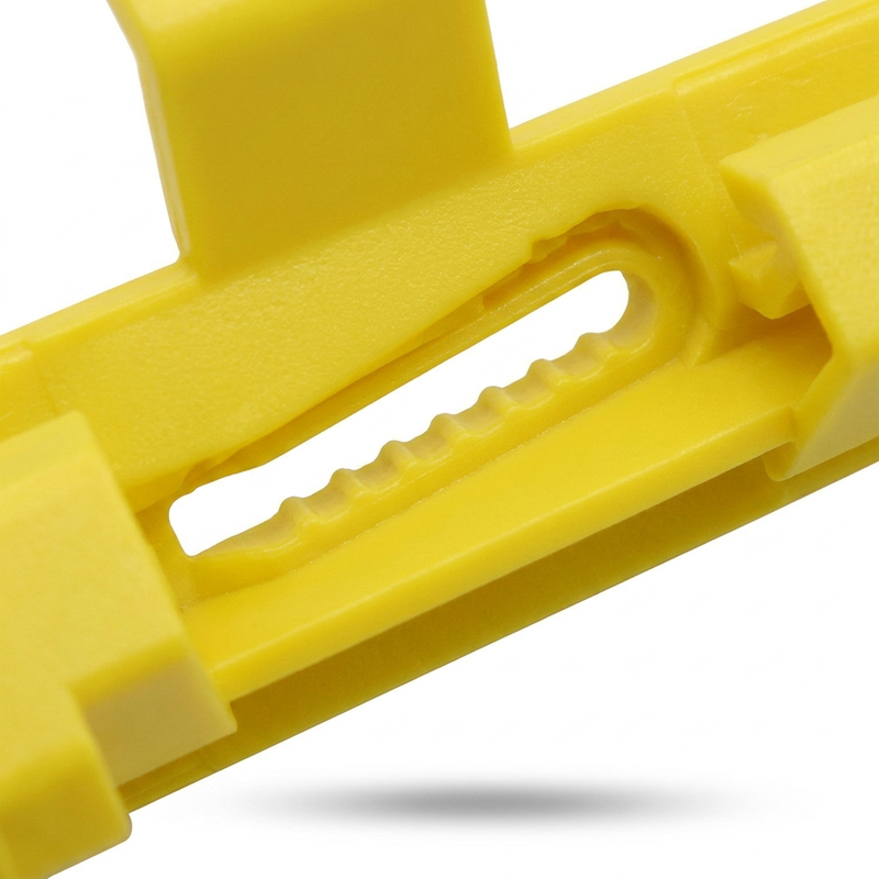 Volvo Window Reveal Moulding Clip 21436 - Macro